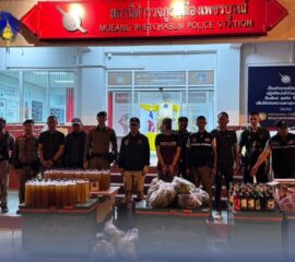 ผกก.สภ.เมืองเพชรบูรณ์ เข้ม ! ระดมกำลังตรวจค้น รวบวัยรุ่นพร้อมกับน้ำกระท่อม