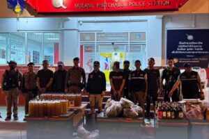 ผกก.สภ.เมืองเพชรบูรณ์ เข้ม ! ระดมกำลังตรวจค้น รวบวัยรุ่นพร้อมกับน้ำกระท่อม