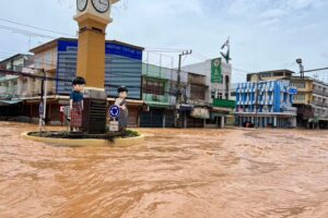 สถานการณ์อุทกภัยอำเภอหล่มสัก จังหวัดเพชรบูรณ์ เขตเทศบาลเมืองหล่มสักน้ำเริ่มลดลงแล้ว